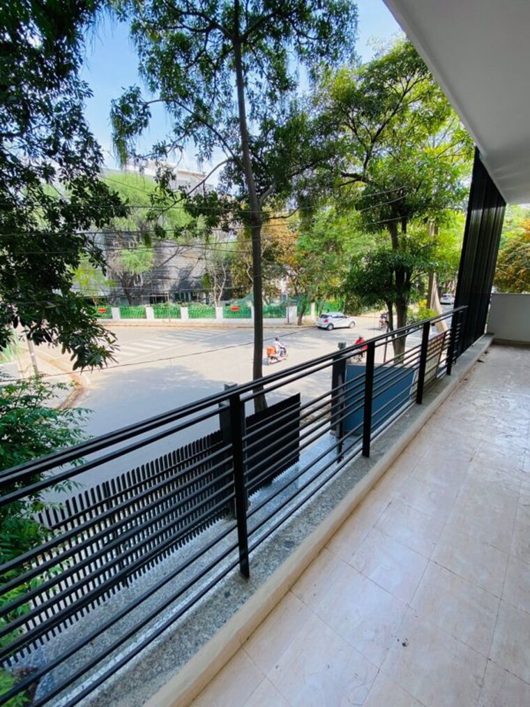 Balcony, sector 46 1.5 Bedroom 900 Sq.Ft. Builder Floor In Sector 46 Gurgaon 10085330