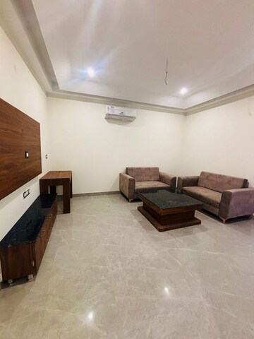 Living Room in 1.5 BHK Builder Floor at Sector 31 – for Rent