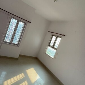 Room in 3.5 BHK Apartment at Greenwood Apartment, Gomti Nagar – for Rent