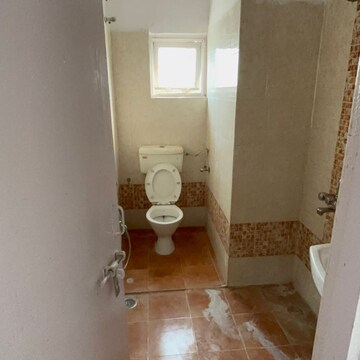 Bathroom in 3.5 BHK Apartment at Greenwood Apartment, Gomti Nagar – for Rent