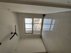 Room in 1 BHK Apartment at Lodha Amara, Kolshet Road – for Rent