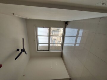 Room in 1 BHK Apartment at Lodha Amara, Kolshet Road – for Rent