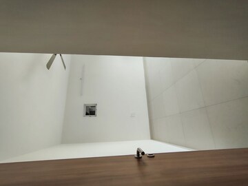 Room in 1 BHK Apartment at Lodha Amara, Kolshet Road – for Rent