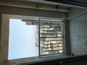 Room in 1 BHK Apartment at Lodha Amara, Kolshet Road – for Rent