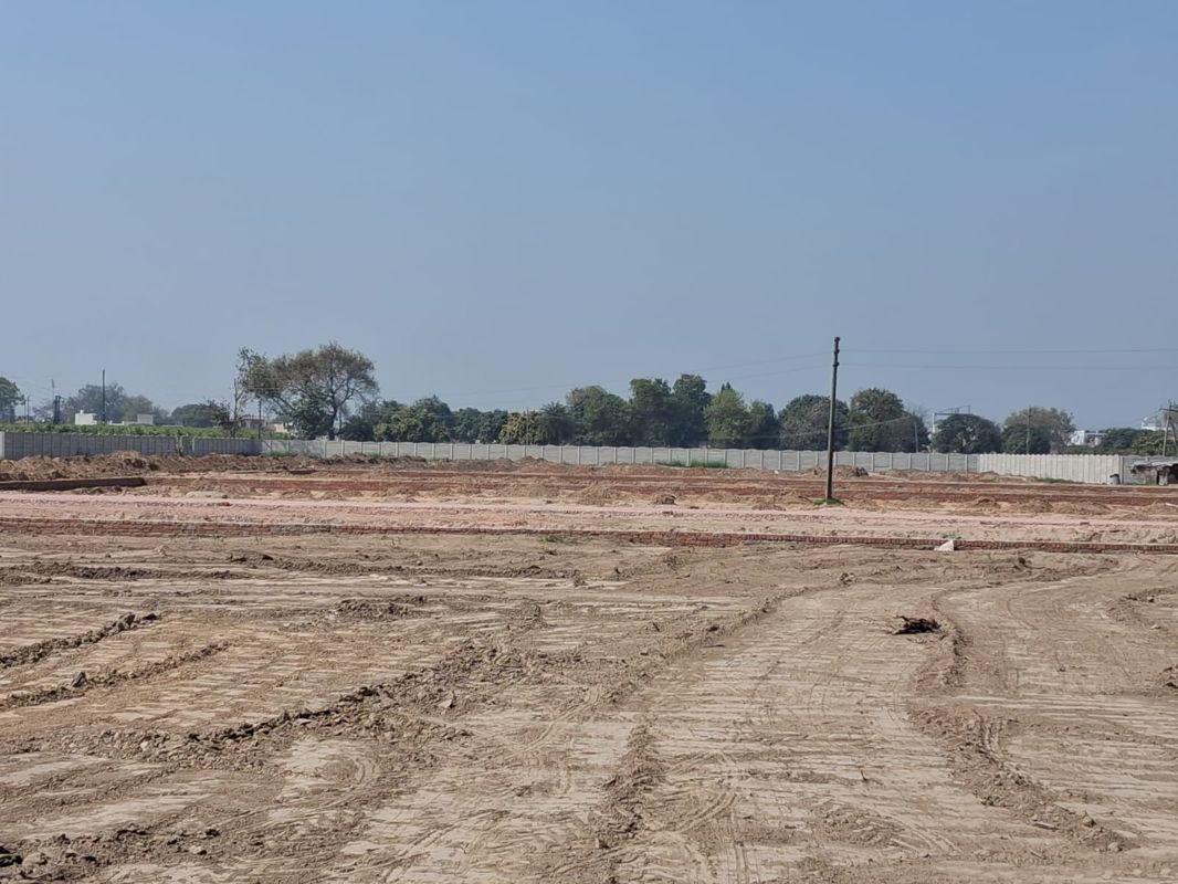 Plot For Sale in Modipuram