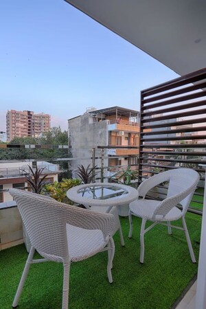 Studio Builder Floor – Exterior View View at Sector 45 - for Rent