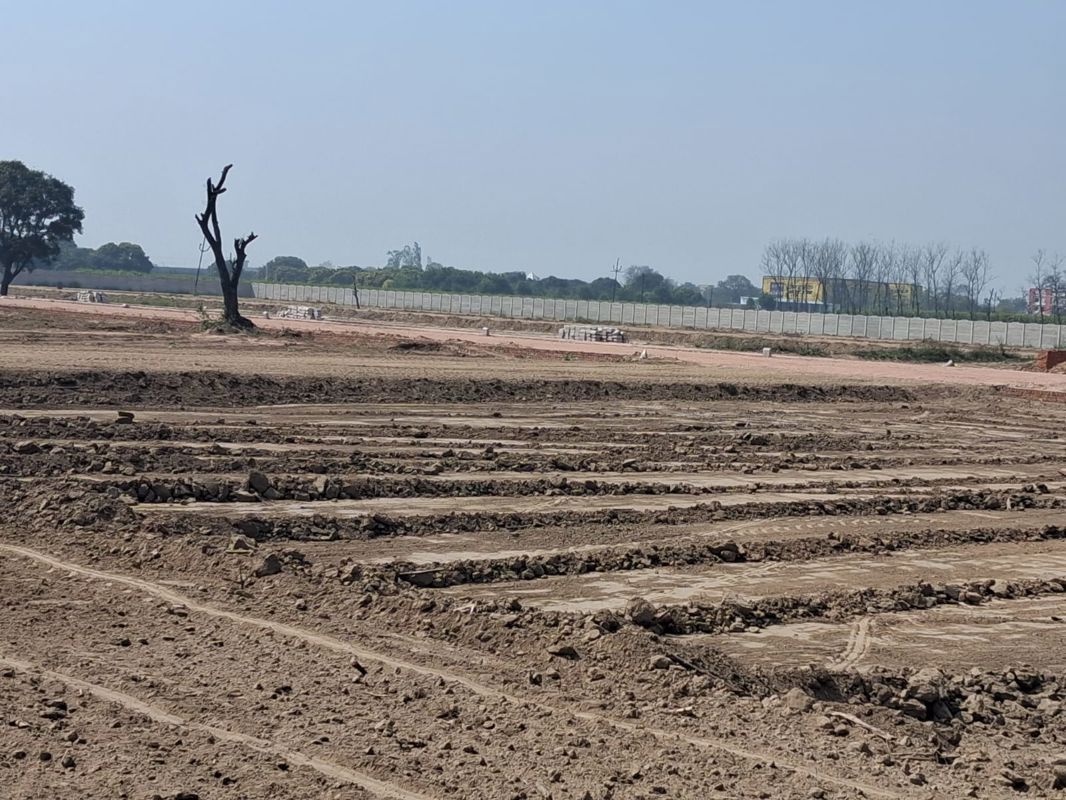Plot For Sale in Modipuram