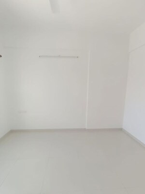 Room in 2 BHK Apartment at Runwal The Central Park, Chinchwad – for Rent