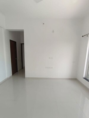 Room in 2 BHK Apartment at Runwal The Central Park, Chinchwad – for Rent