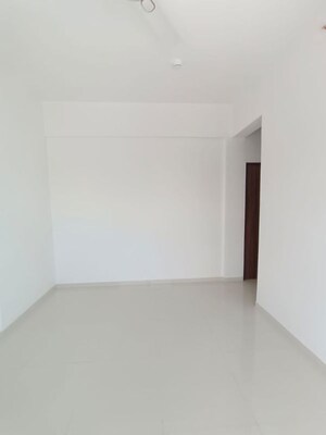 Room in 2 BHK Apartment at Runwal The Central Park, Chinchwad – for Rent