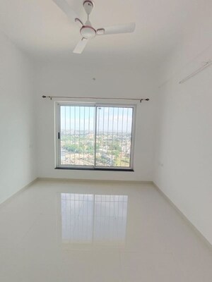 Room in 2 BHK Apartment at Runwal The Central Park, Chinchwad – for Rent