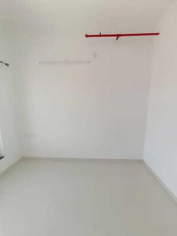 Room in 2 BHK Apartment at Runwal The Central Park, Chinchwad – for Rent