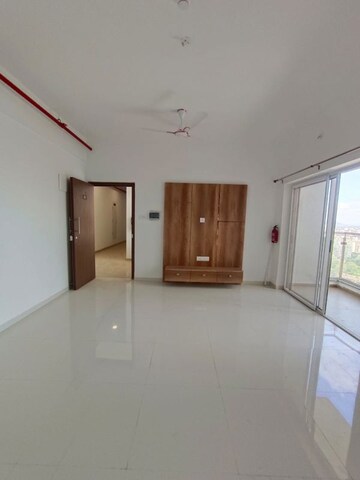 Room in 2 BHK Apartment at Runwal The Central Park, Chinchwad – for Rent