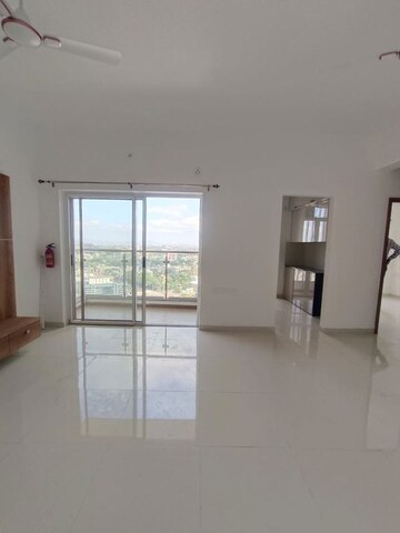 Room in 2 BHK Apartment at Runwal The Central Park, Chinchwad – for Rent