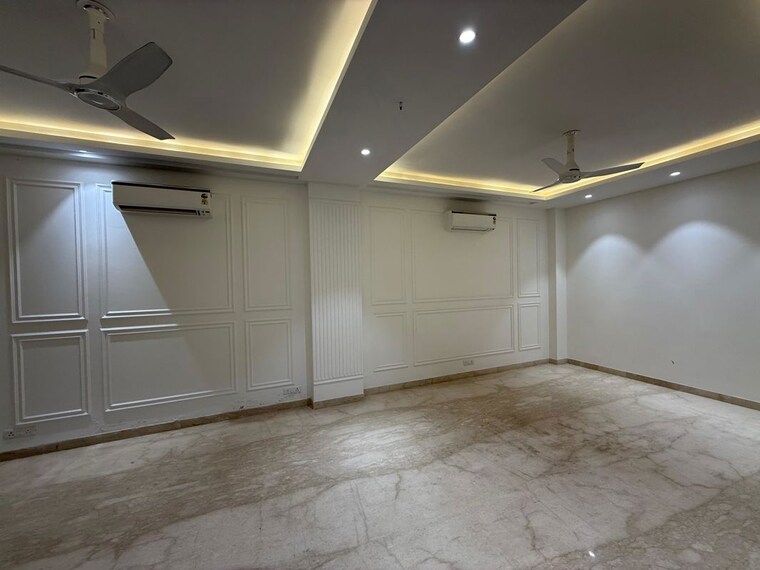 Room, kalkaji 3 Bedroom 200 Sq.Yd. Builder Floor In Kalkaji Delhi 10085474
