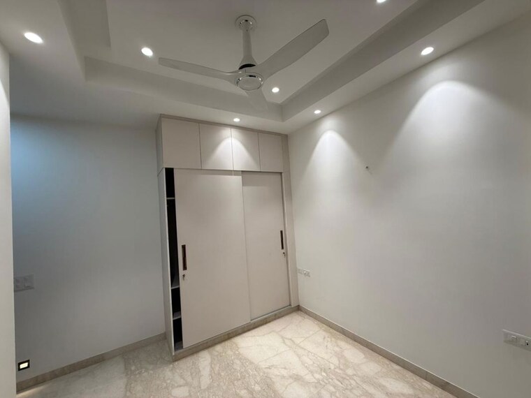 Room, kalkaji 3 Bedroom 200 Sq.Yd. Builder Floor In Kalkaji Delhi 10085474