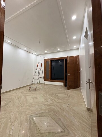 Room in 3 BHK Independent House at Sector 45 – for Rent