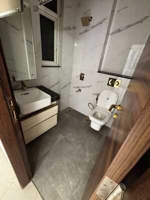 Bathroom in 2 BHK Apartment at Smart World Orchard, Sector 61 – for Rent