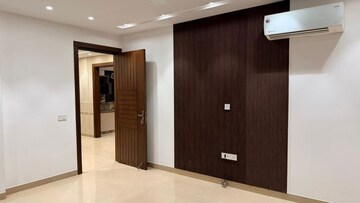 Room in 4 BHK Builder Floor at Ansal API Esencia, Sector 67 – for Rent