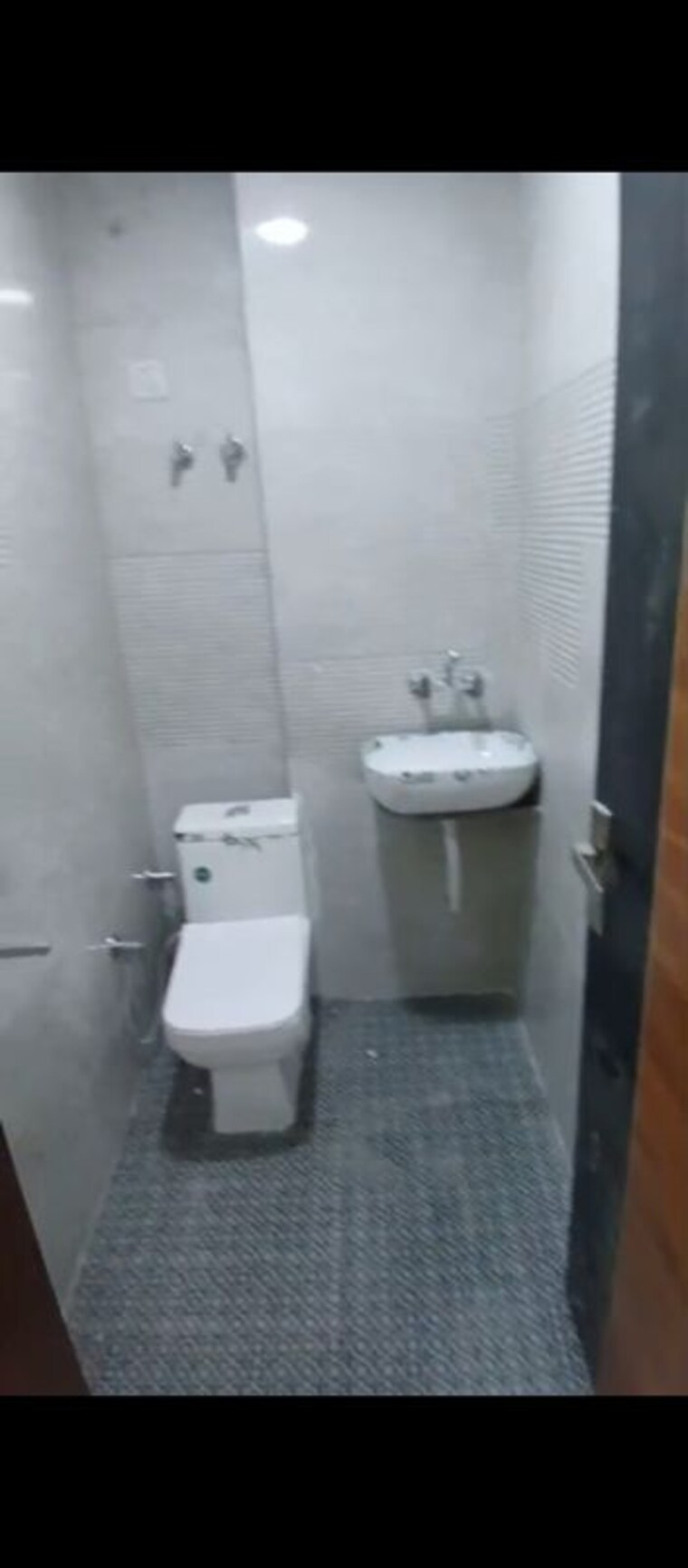 Bathroom, dwarka mor 2 Bedroom 60 Sq.Yd. Builder Floor In Dwarka Mor Delhi 10085833