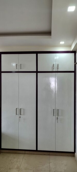 Furnished Amenities in 3.5 BHK Apartment at Vardhman Imperial Height, Gandhi Path – for Rent