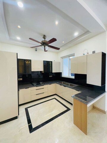 Team Area in 2 BHK Apartment at Sector 115 – for Sale