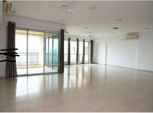 Room in 4 BHK Apartment at Hiranandani Gardens Richmond Tower, Powai – for Sale