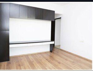 Room in 4 BHK Apartment at Hiranandani Gardens Richmond Tower, Powai – for Sale