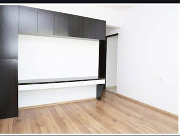 Room in 4 BHK Apartment at Hiranandani Gardens Richmond Tower, Powai – for Sale