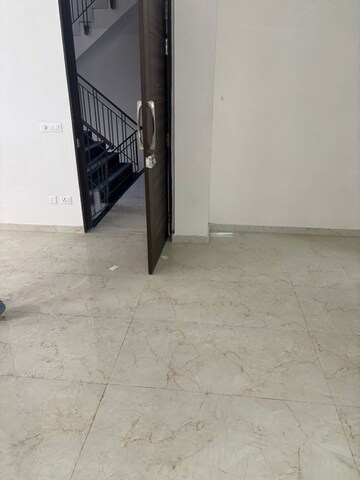 Room in 2.5 BHK Builder Floor at Smart World Gems, Sector 89 – for Sale