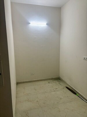 Room in 2.5 BHK Builder Floor at Smart World Gems, Sector 89 – for Sale