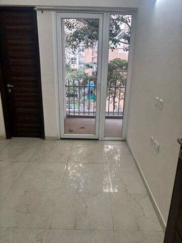 Room in 2.5 BHK Builder Floor at Smart World Gems, Sector 89 – for Sale