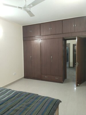 Room in 3 BHK Apartment at Sarita Vihar – for Rent