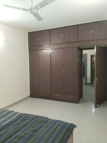 Room in 3 BHK Apartment at Sarita Vihar – for Rent