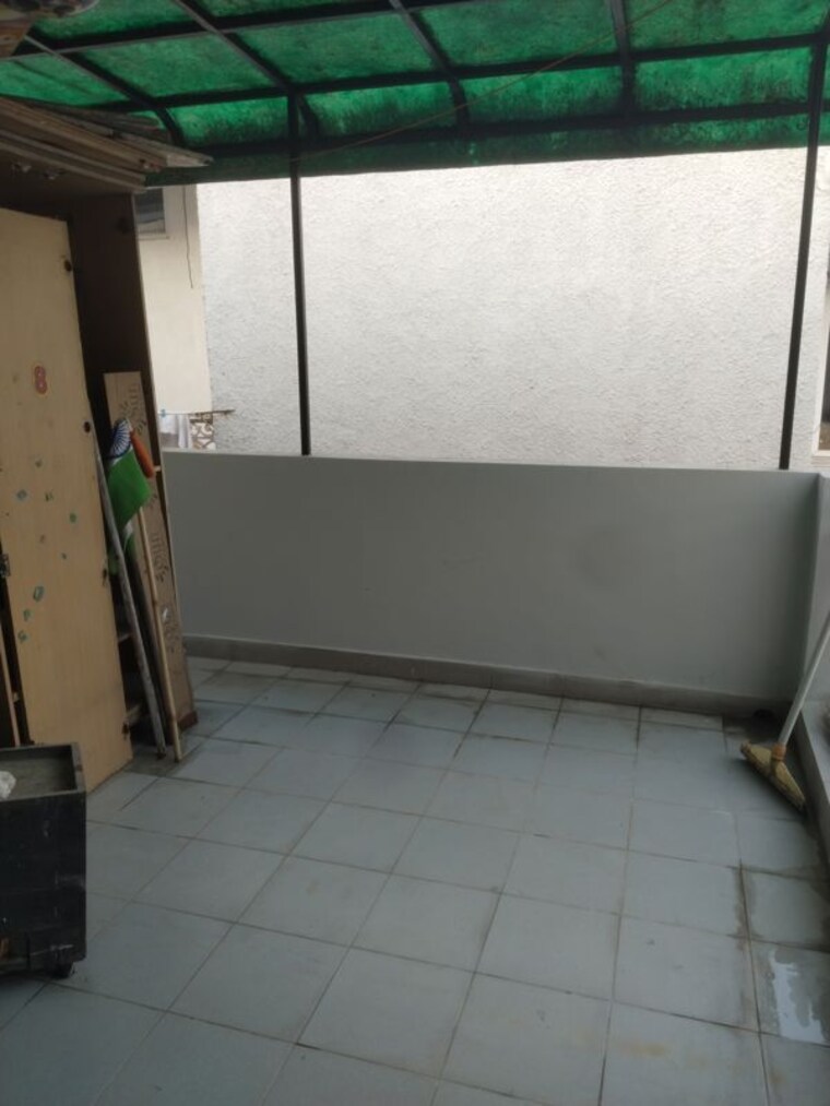 Bathroom, sarita vihar 3 Bedroom 1900 Sq.Ft. Apartment In Sarita Vihar Delhi 10086077