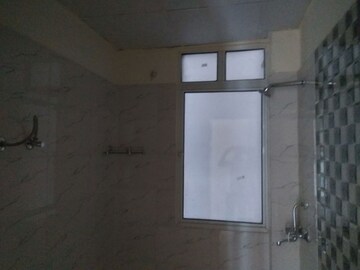 Room in 2 BHK Apartment at AIG Park Avenue, Sector 4 Greater Noida – for Rent