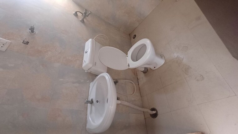 Bathroom, signature-the-serenas 2 Bedroom 614 Sq.Ft. Apartment In Sohna Sector 36 Gurgaon 10086272