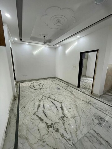 Room in 3 BHK Builder Floor at Green Fields Colony – for Rent