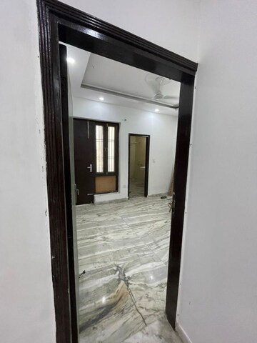 Building Lobby in 3 BHK Builder Floor at Green Fields Colony – for Rent