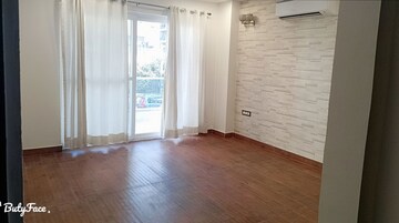 Room in 4 BHK Apartment at S S Southend, Sector 49 – for Rent