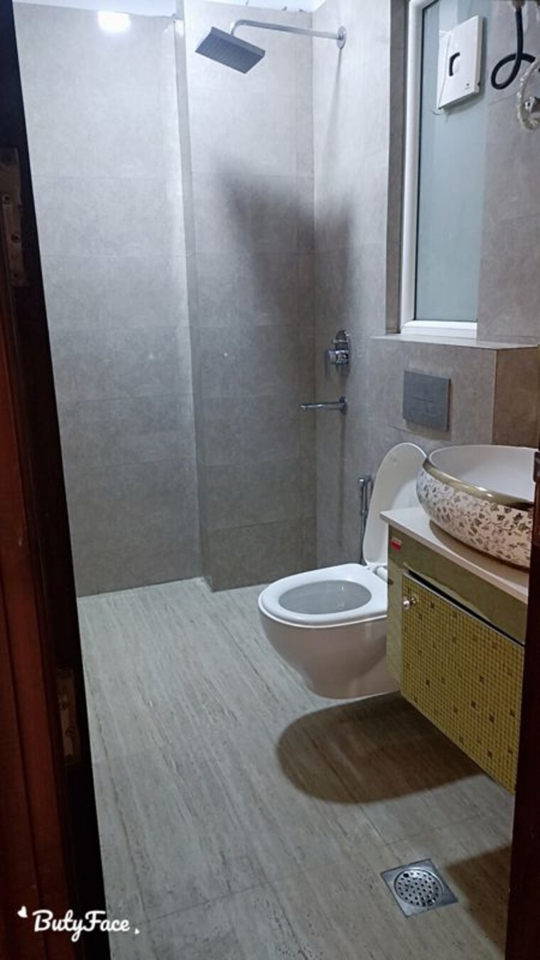 Bathroom, uppal-southend 4 Bedroom 2750 Sq.Ft. Apartment In Sector 49 Gurgaon 10086332