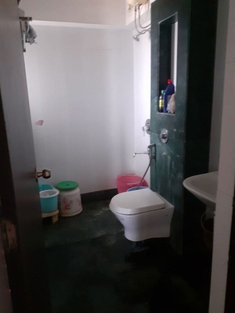 Bathroom, lodha-splendora 3 Bedroom 1180 Sq.Ft. Apartment In Ghodbunder Road Thane 10086360