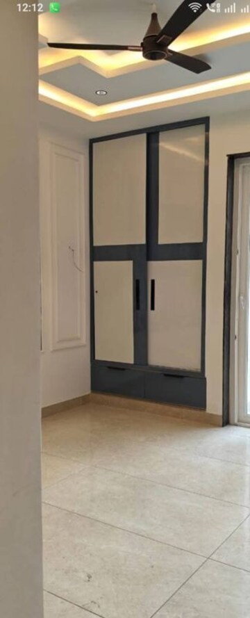 Room in 3 BHK Builder Floor at Nest Floor I, Green Fields Colony – for Sale