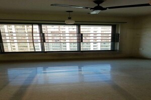 Room in 2.5 BHK Apartment at Kalpataru Aura, Ghatkopar West – for Rent