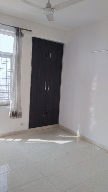 Room in 3 BHK Apartment at Tulip Orange, Sector 70 – for Rent