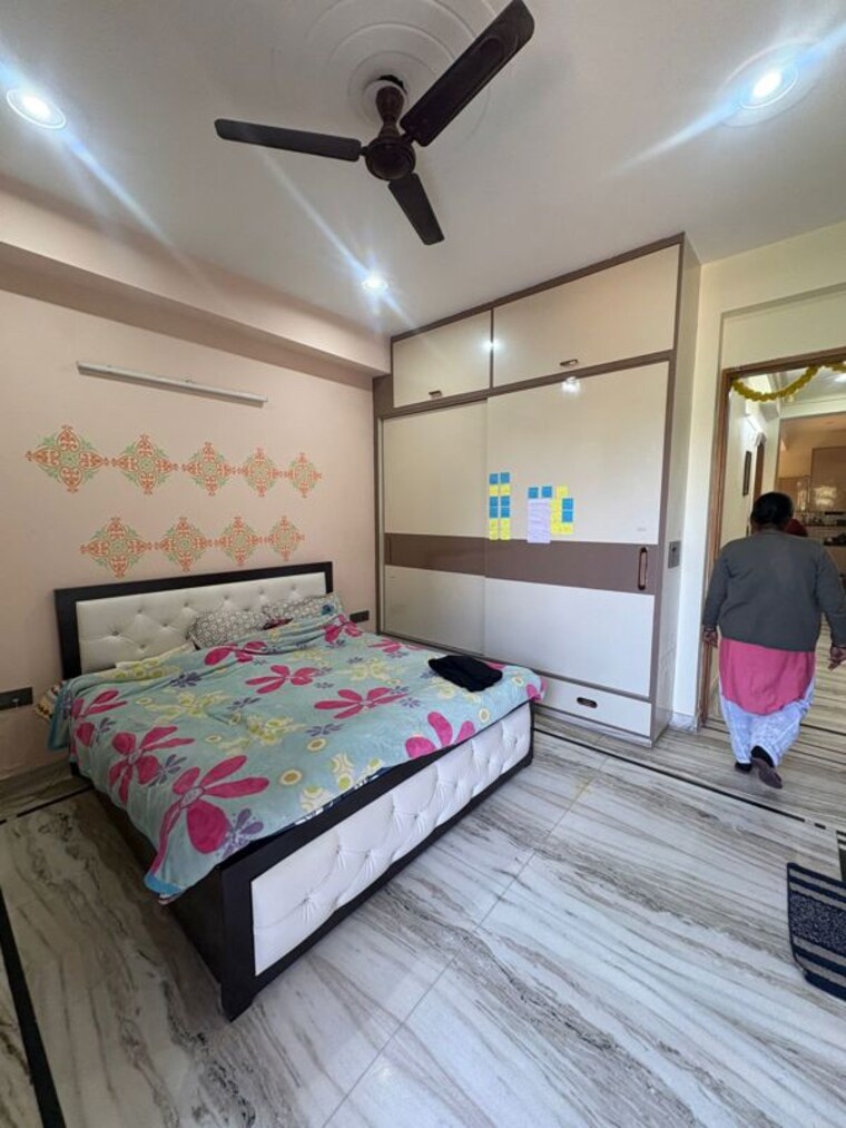 Bedroom, sector 23 2 Bedroom 160 Sq.Yd. Builder Floor In Sector 23 Gurgaon 10086625