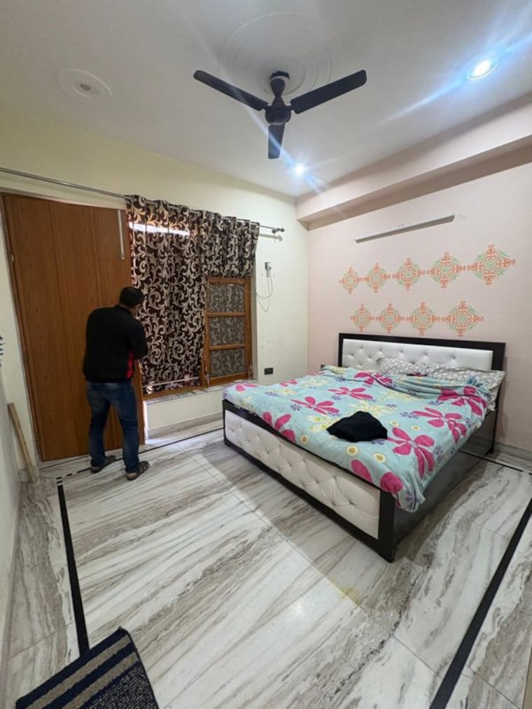Bedroom, sector 23 2 Bedroom 160 Sq.Yd. Builder Floor In Sector 23 Gurgaon 10086625