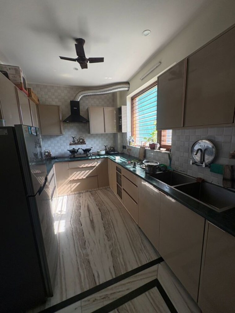 Kitchen, sector 23 2 Bedroom 160 Sq.Yd. Builder Floor In Sector 23 Gurgaon 10086625