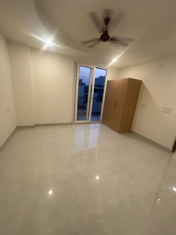 2 BHK + Servant Room Builder Floor For Rent in Sector 23