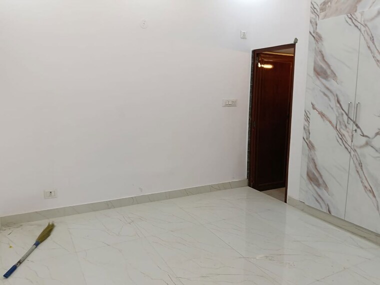 Room, ip extension 2 Bedroom 950 Sq.Ft. Apartment In Ip Extension Delhi 10086629